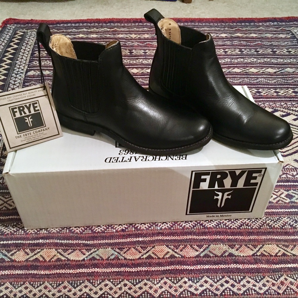 Frye Phillip Chelsea Boots sz 6 (fits like 5.5)